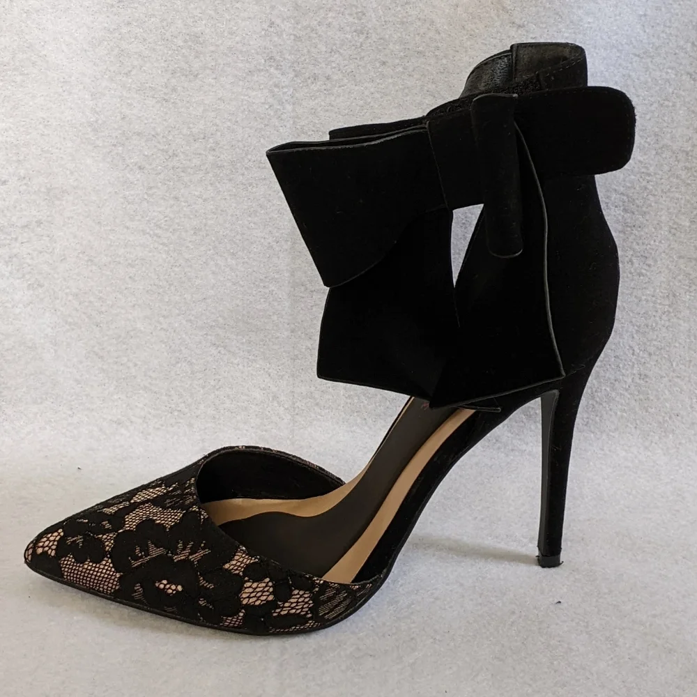 Shoe Dazzle throw cocktail